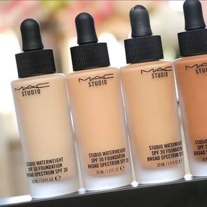 MAC WATERWEIGHT FOUNDATION